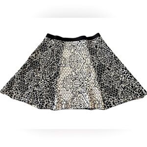 🖤🤍BANANA REPUBLIC size M black & white classic swing skirt